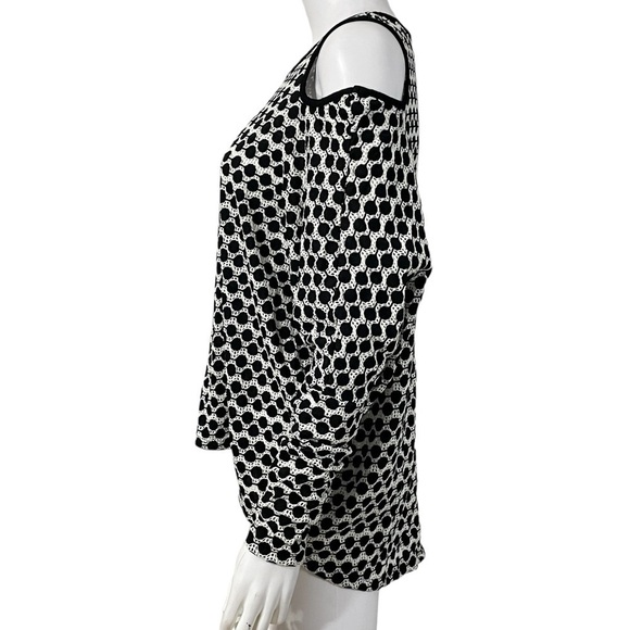 High Low Cold Shoulder Polka Dot Top
New - Picture 4 of 7